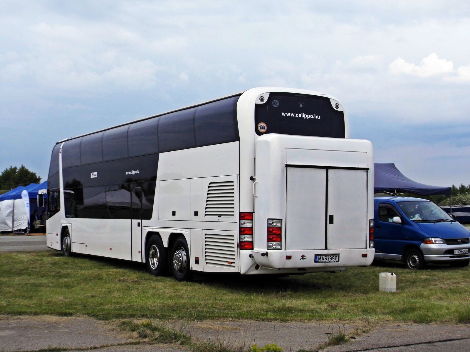 Neoplan Skyliner (MAR-990)