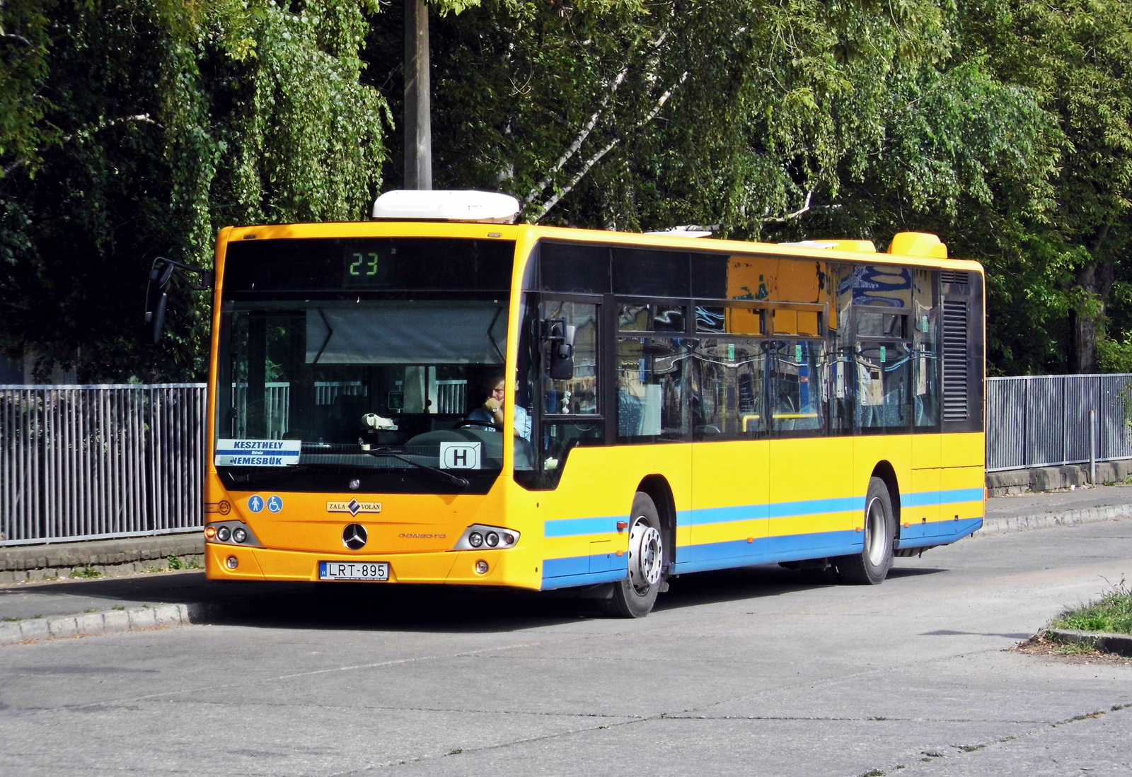 Mercedes-Benz Conecto (LRT-895)