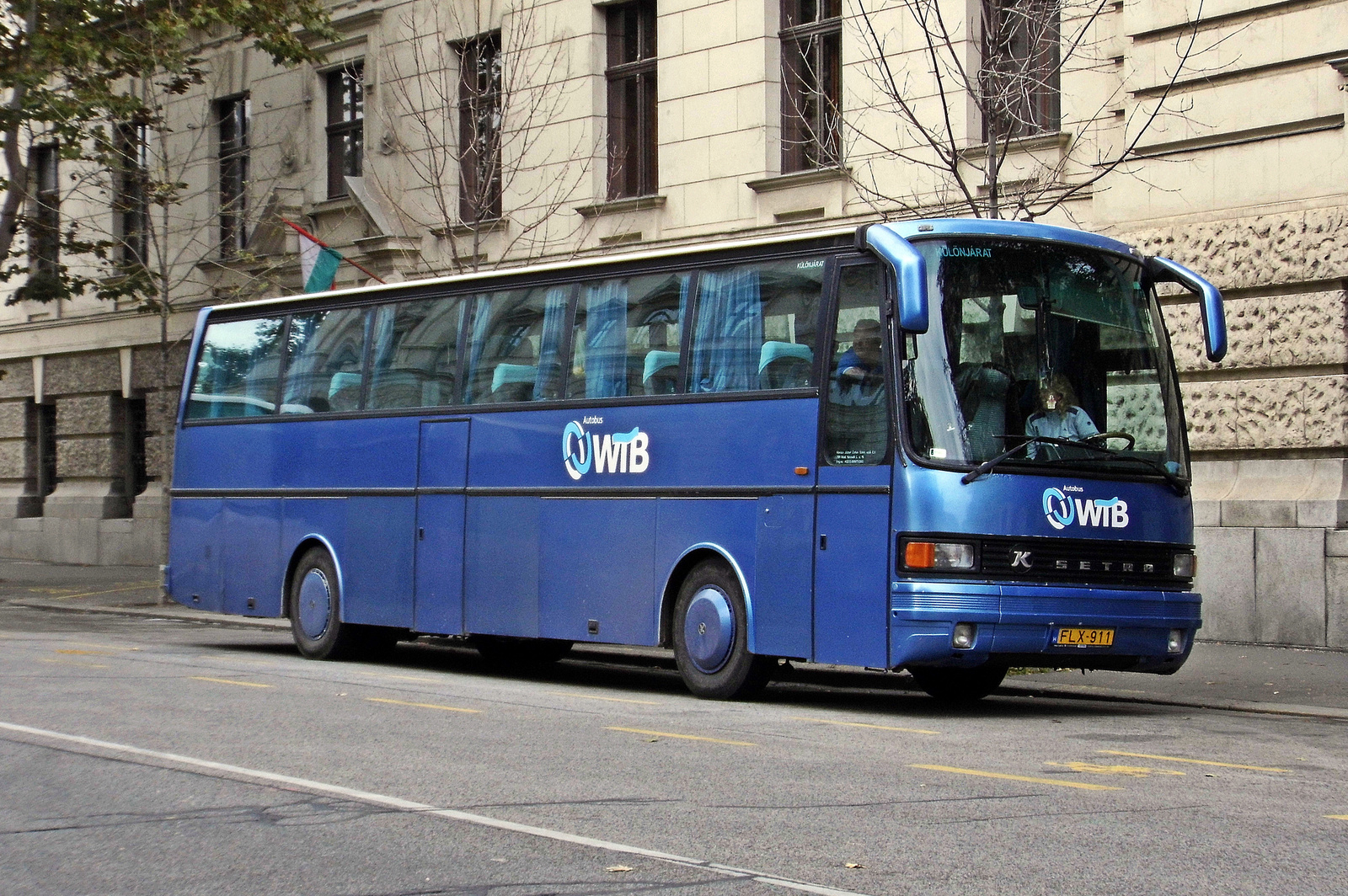 Setra S215 HD (FLX-911)