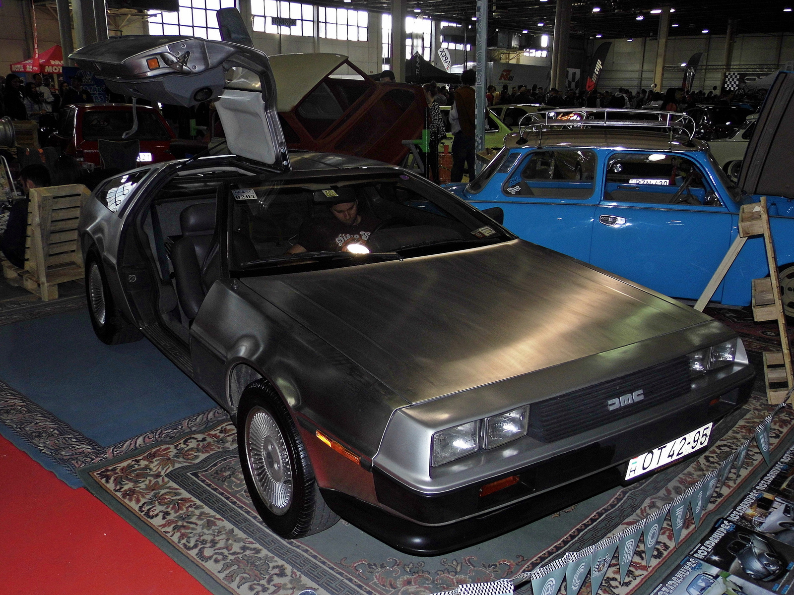 DeLorean DMC–12