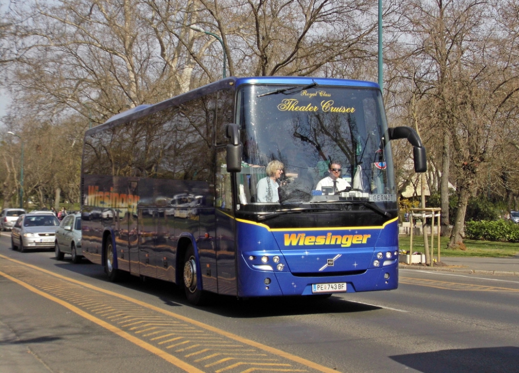 Volvo 9900 (PE-743BF)