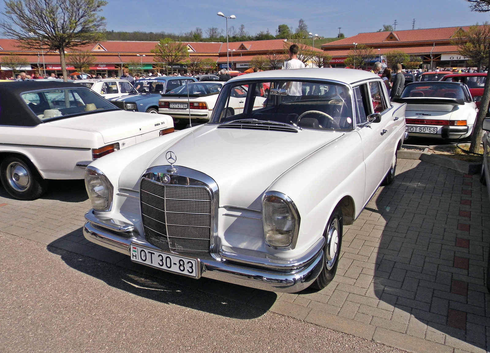 Mercedes-Benz W111