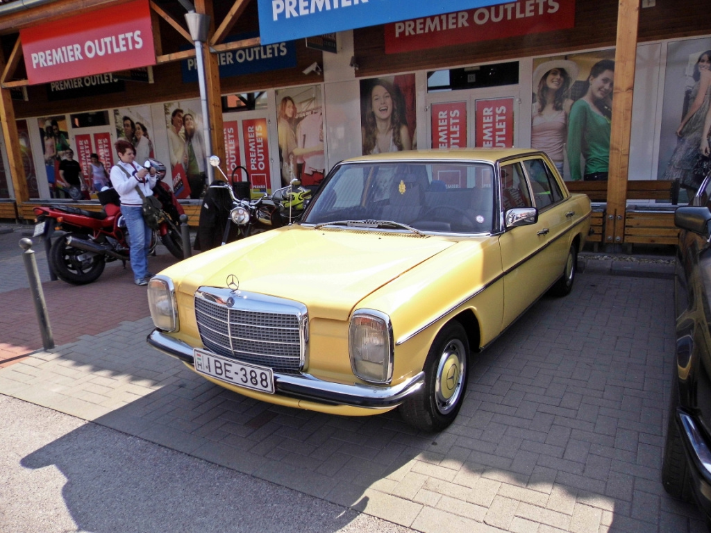 Mercedes-Benz W115