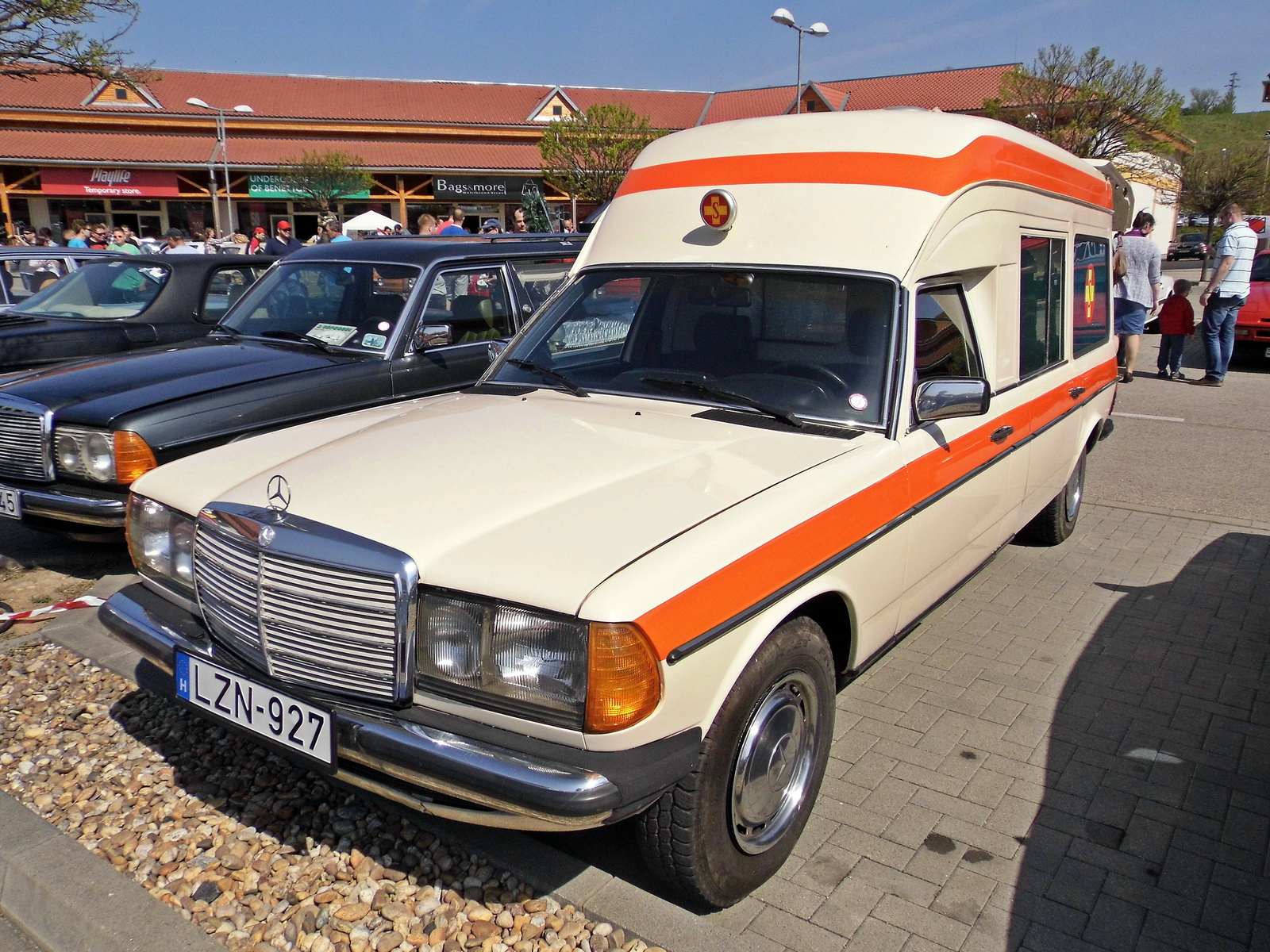 Mercedes-Benz W123