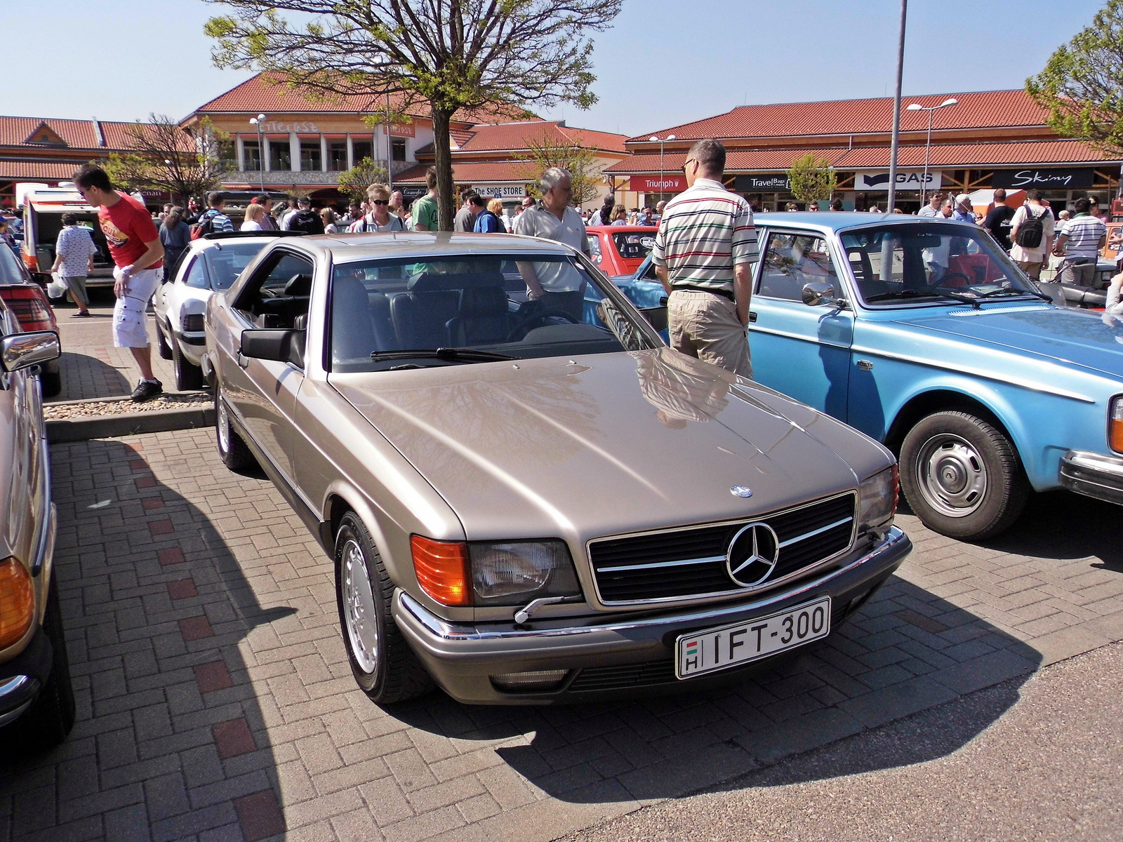 Mercedes-Benz W126