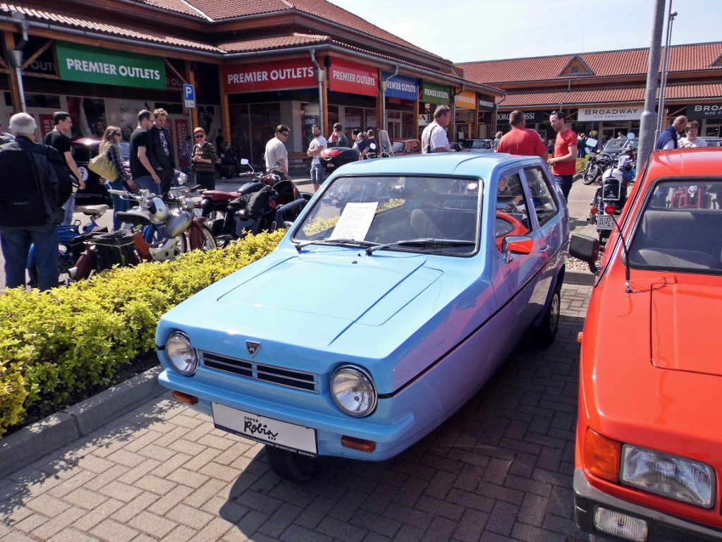 Reliant Robin