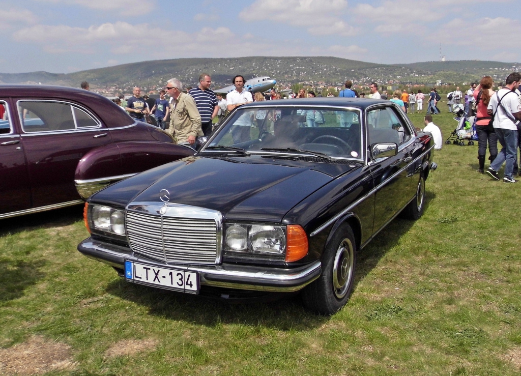 Mercedes-Benz 230CE