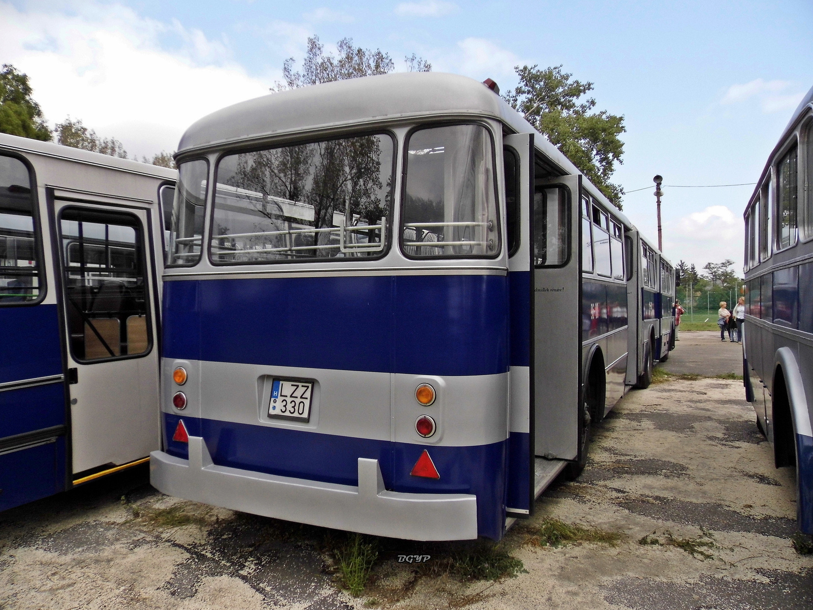 Ikarus 180 (LZZ-330)