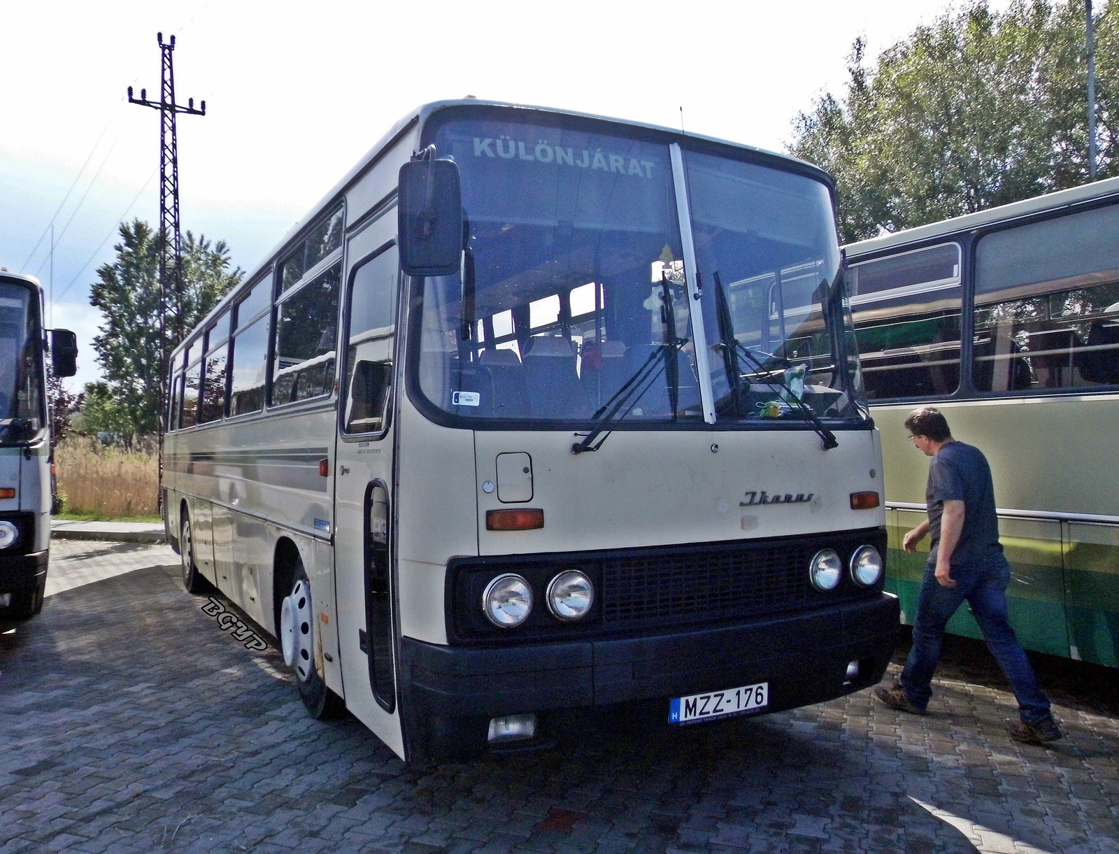 Ikarus 256 (MZZ-176)