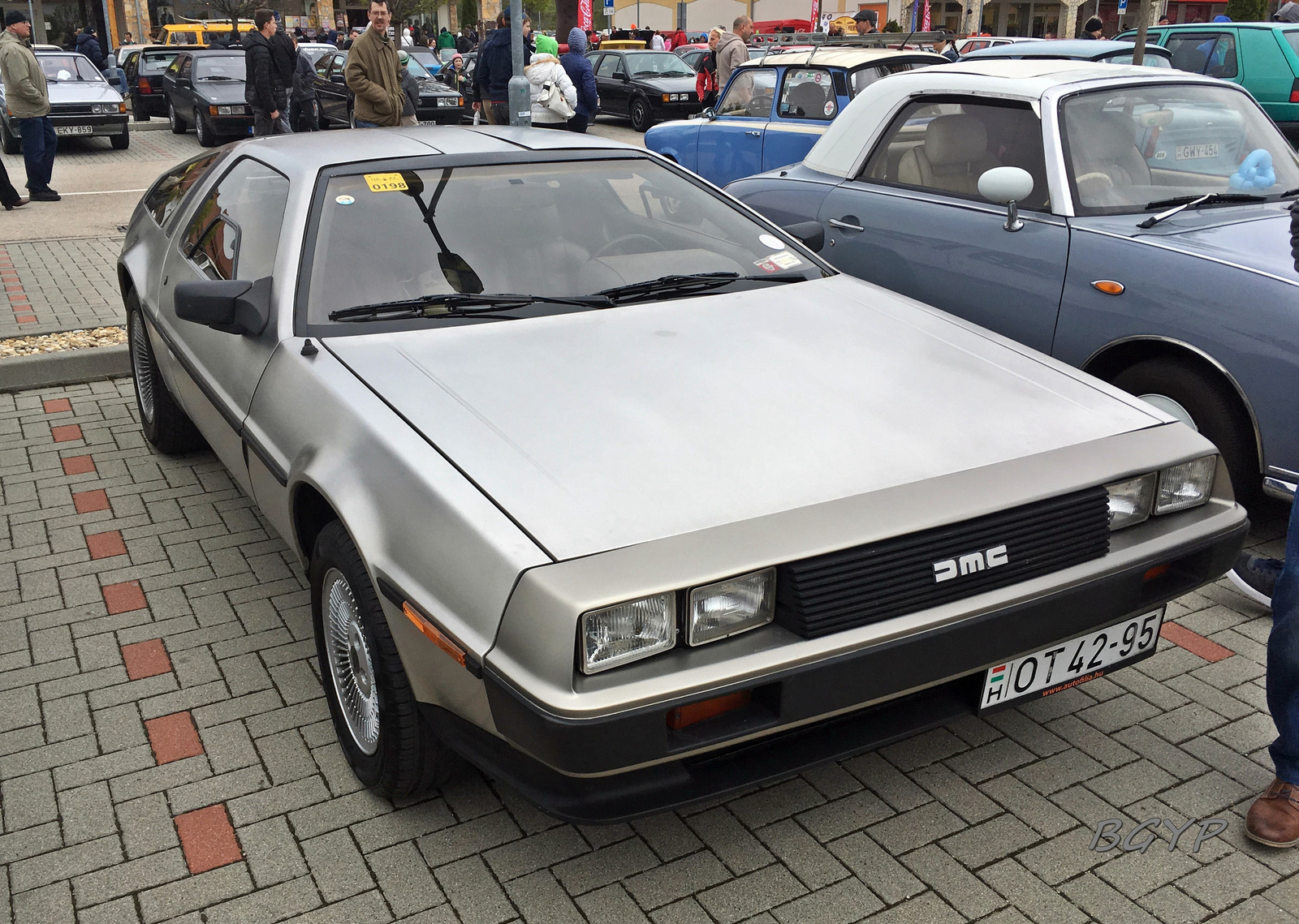 DeLorean DMC-12