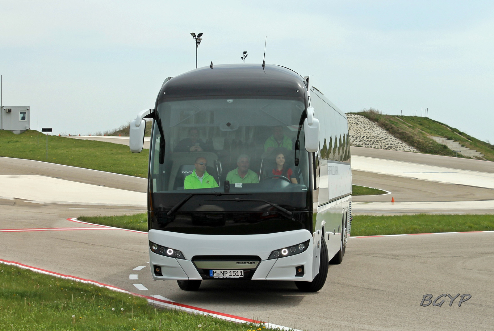 Neoplan Tourliner (M-NP 1511)