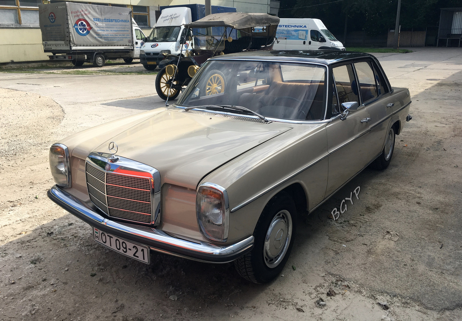 Mercedes-Benz 220D