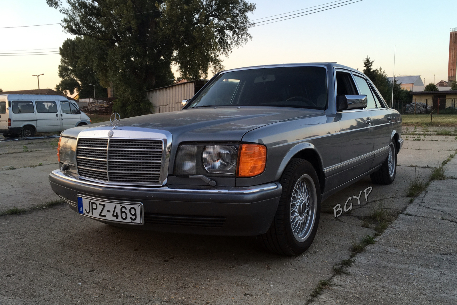 Mercedes-Benz W126