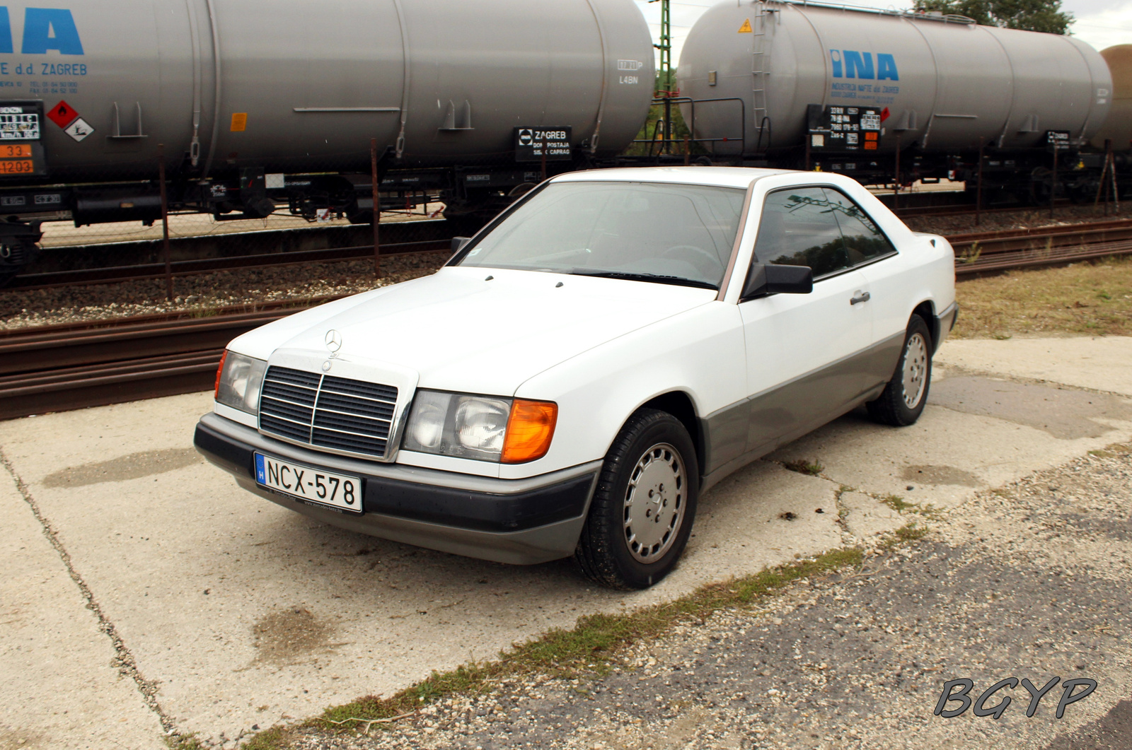 Mercedes-Benz 230CE