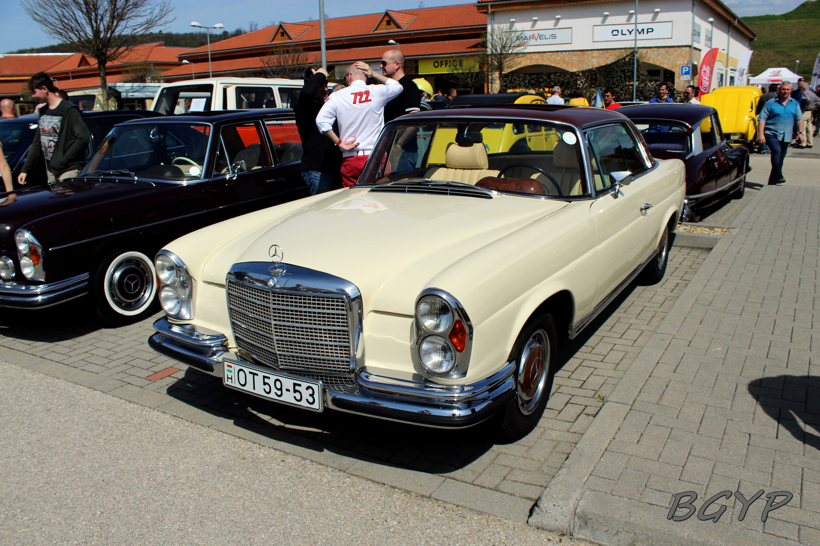 Mercedes-Benz W111