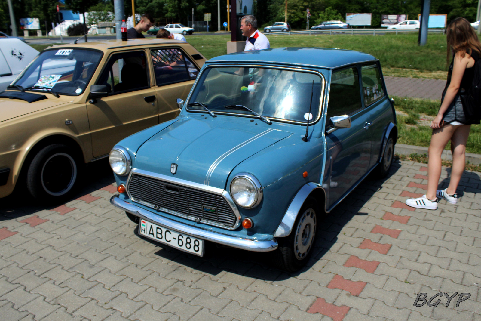 Mini