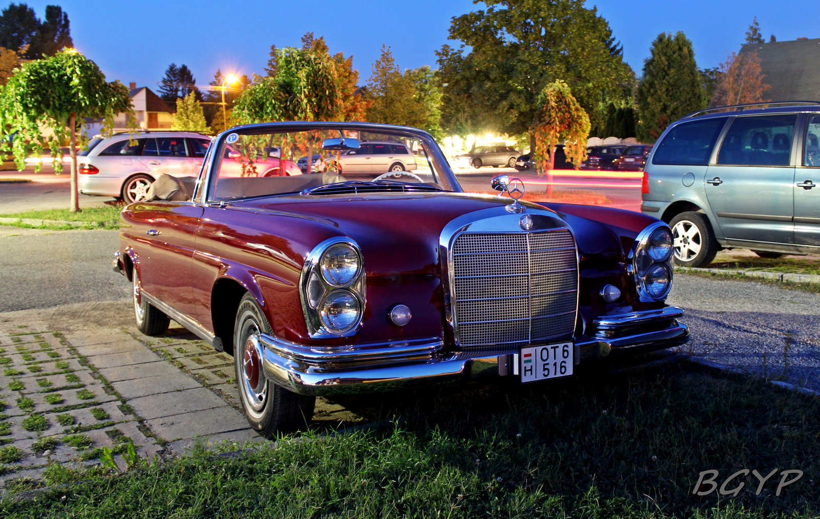 Mercedes-Benz W111