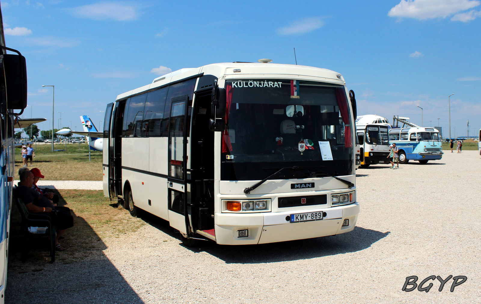 Ikarus E13.20 (KMY-889)