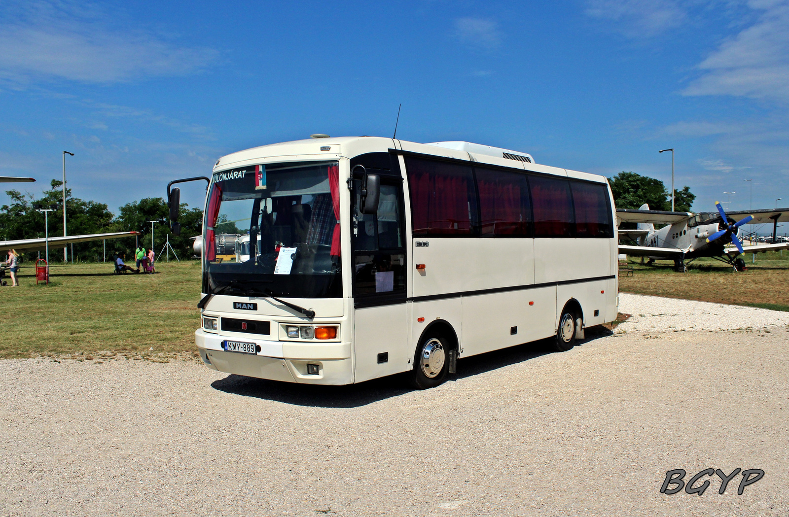 Ikarus E13.20 (KMY-889)