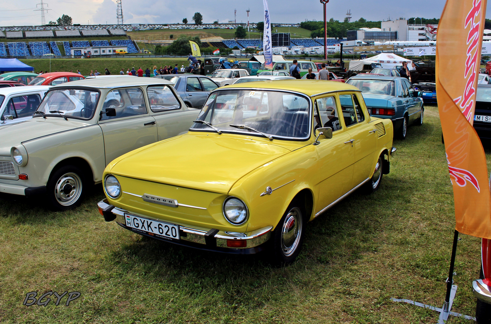 Skoda 100