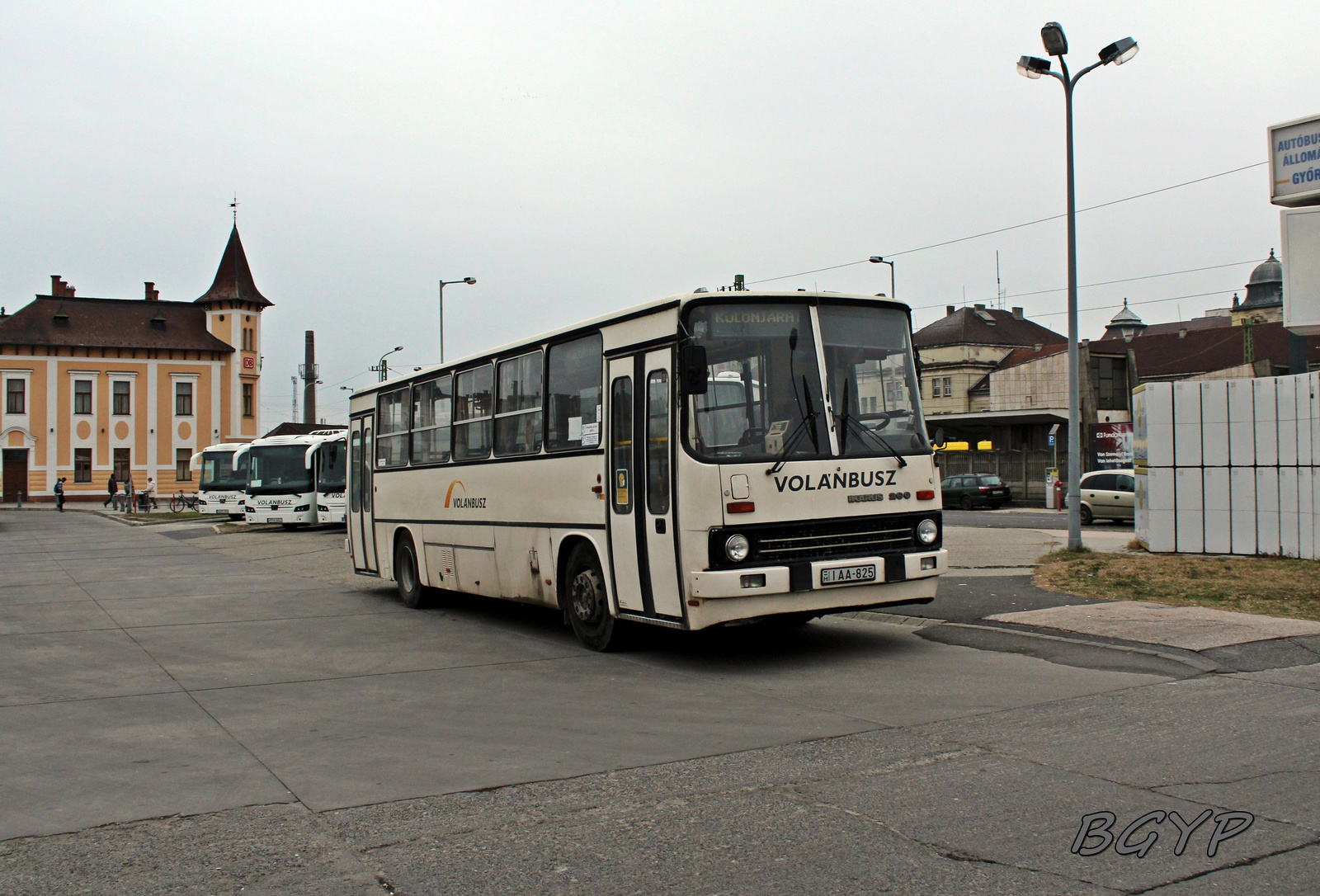 Ikarus 260.20M (IAA-825)