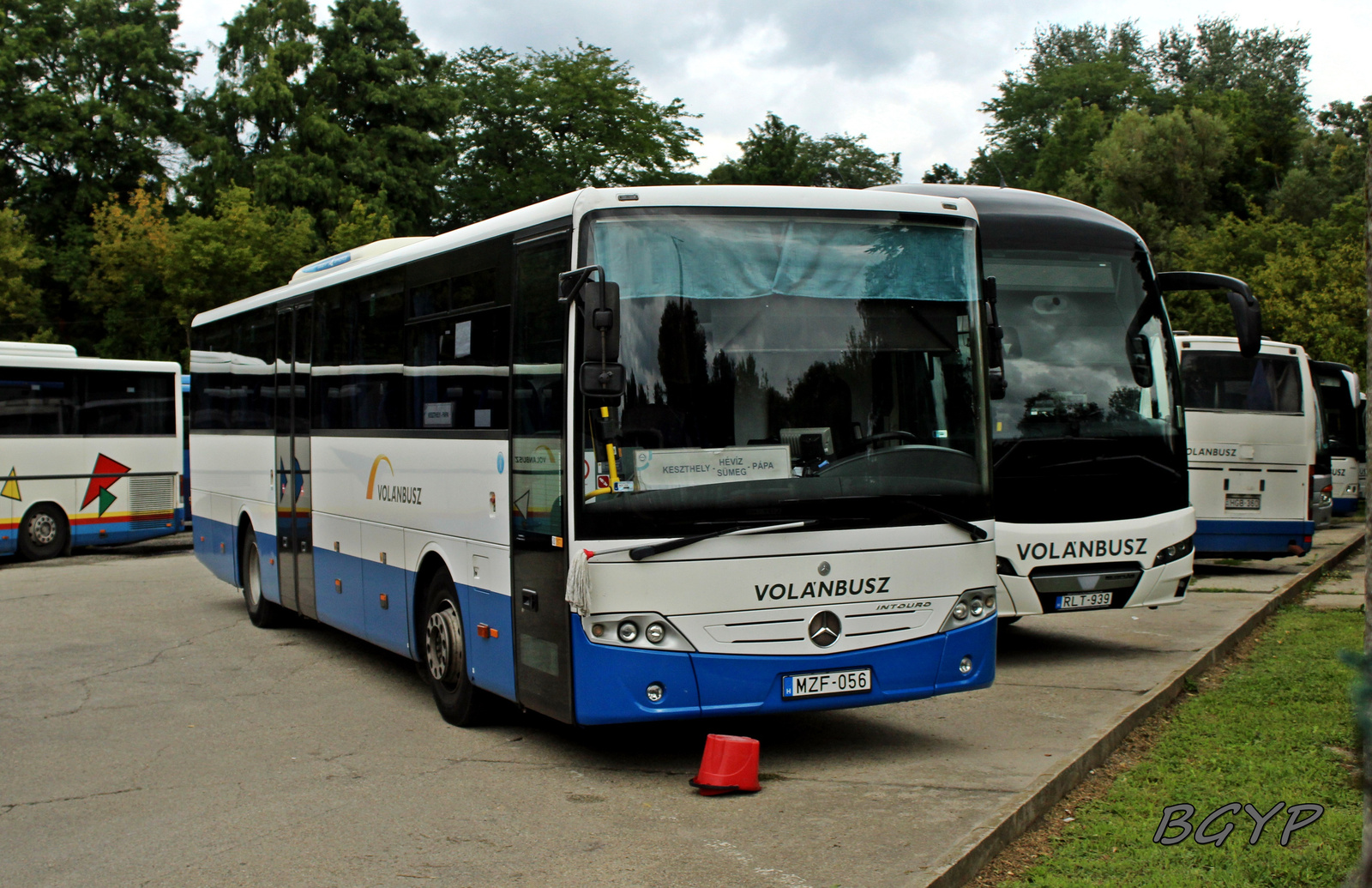 Mercedes-Benz Intouro (MZF-056)