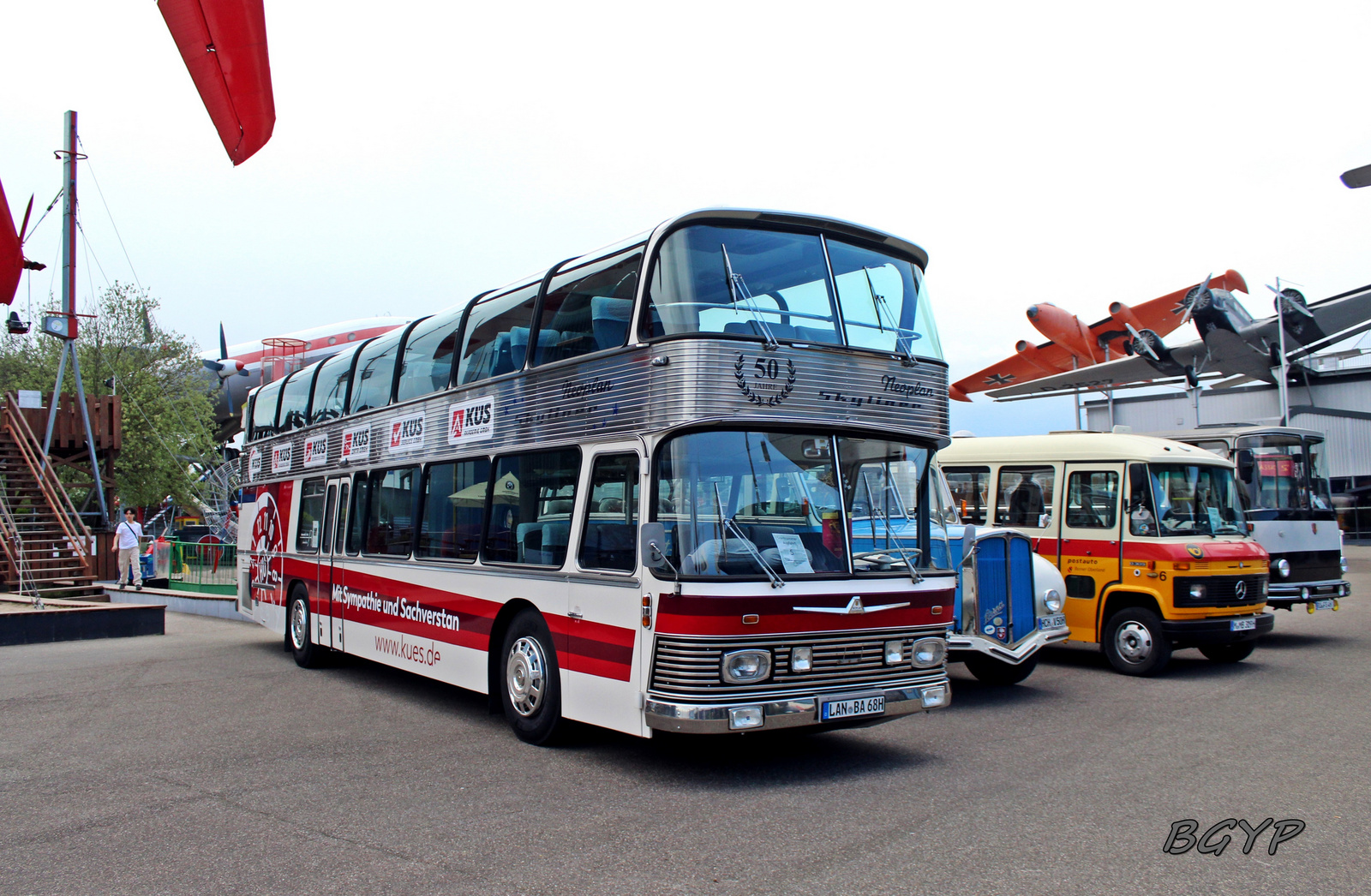 Neoplan Skyliner (LAN-BA 68H)