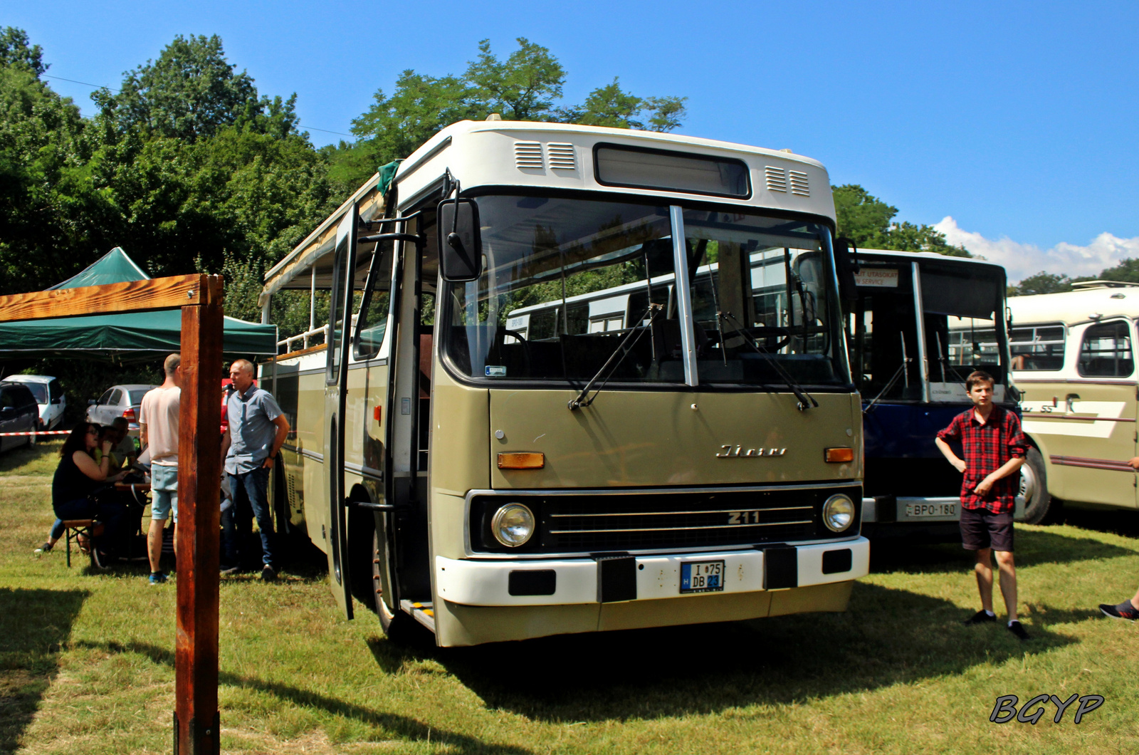 Ikarus 211.01 (I-75DB)