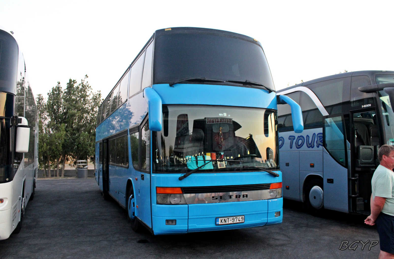 Setra S328 DT (KNT-9749)