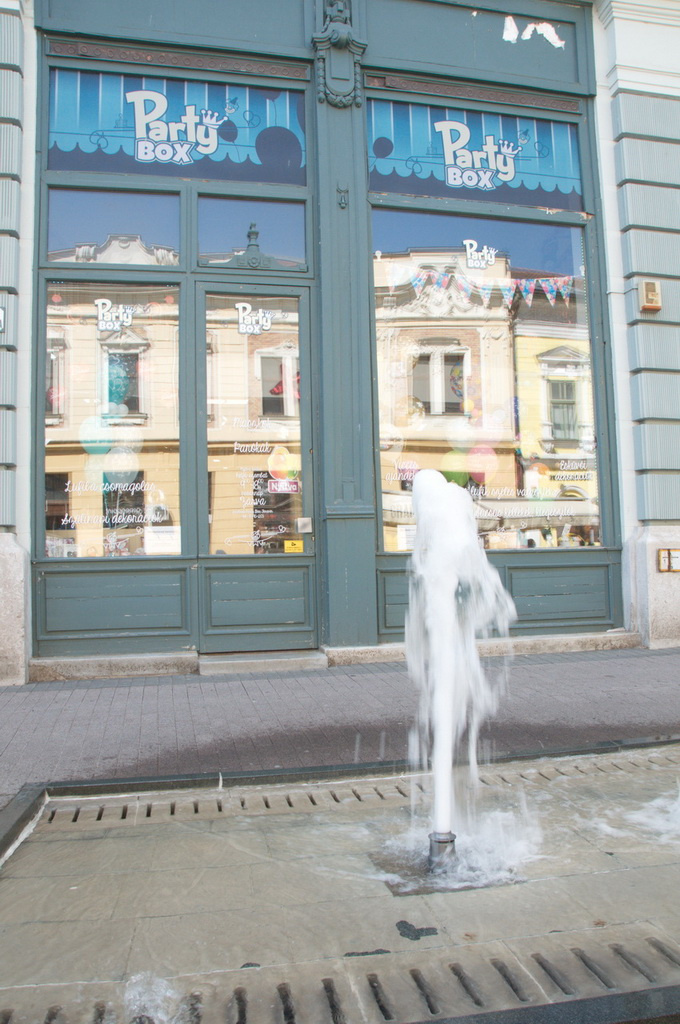 Háztükör szökőkúttal