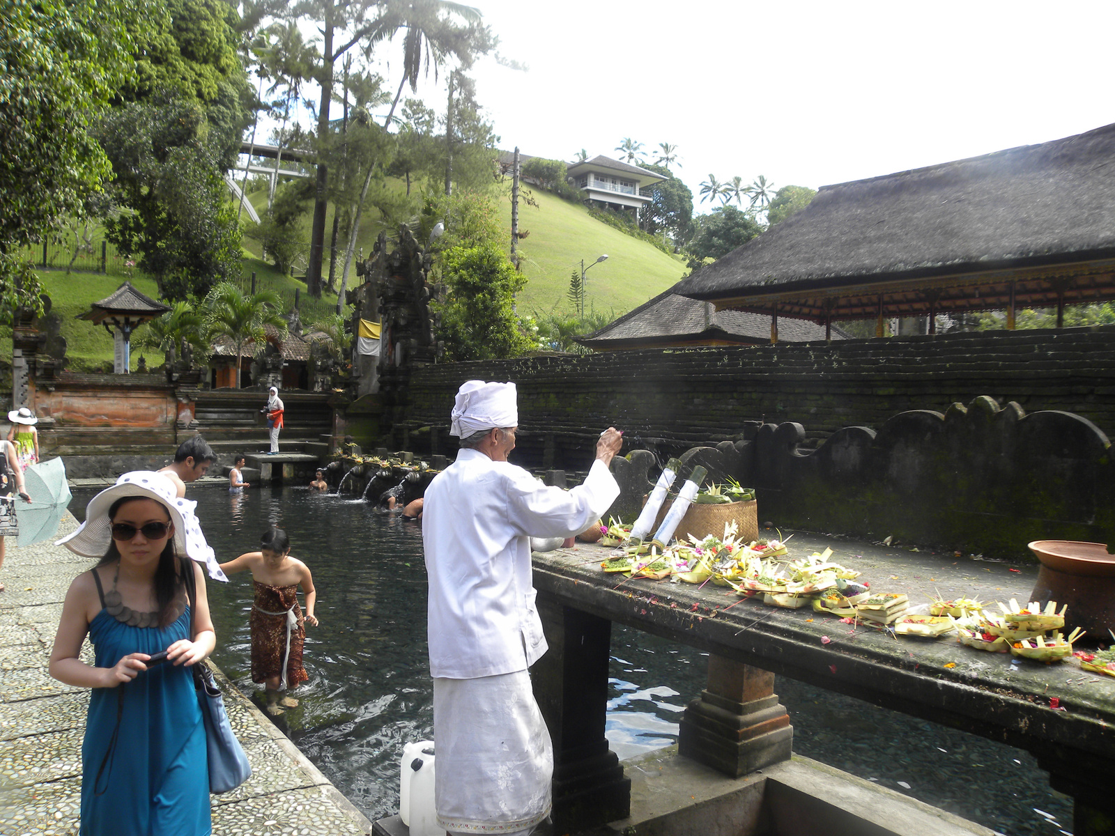 Tirtha Empul szent forrás