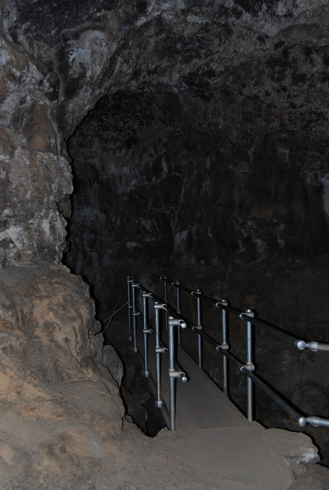 US12 0917 024 Sentinel Cave, Lava Beds NM, CA