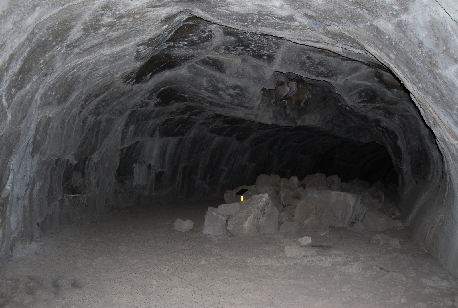 US12 0921 003 Subway Cave, CA