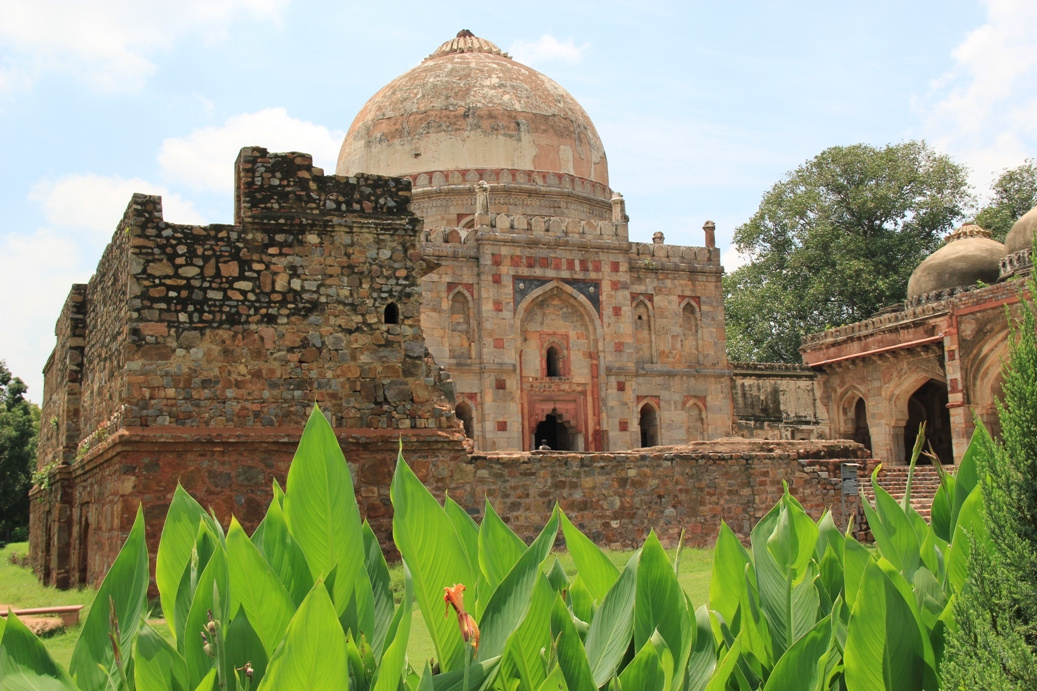 Bada Gumbad felé1