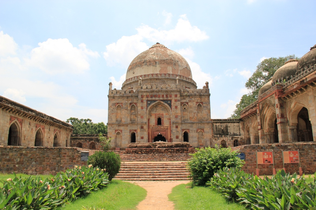 Bada Gumbad felé3