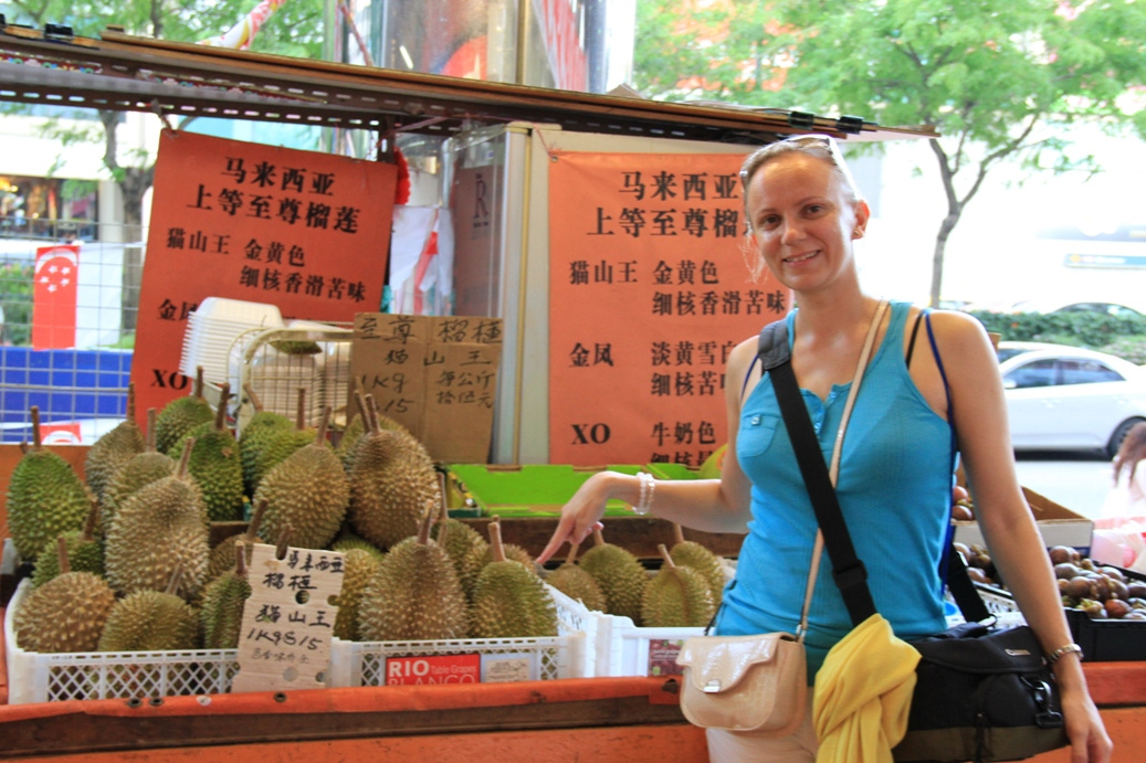 Singapore day2 varosnezes155 Chinatown King of the fruits