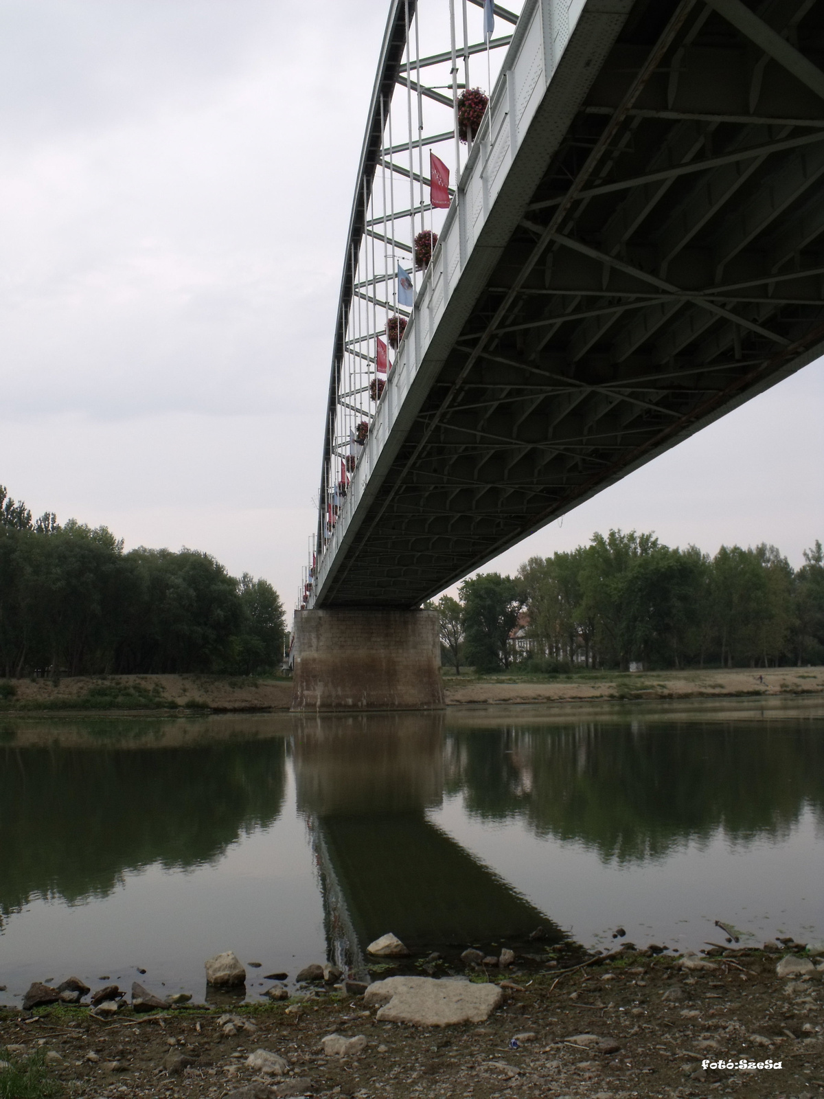 Tisza a Belvárosi híddal