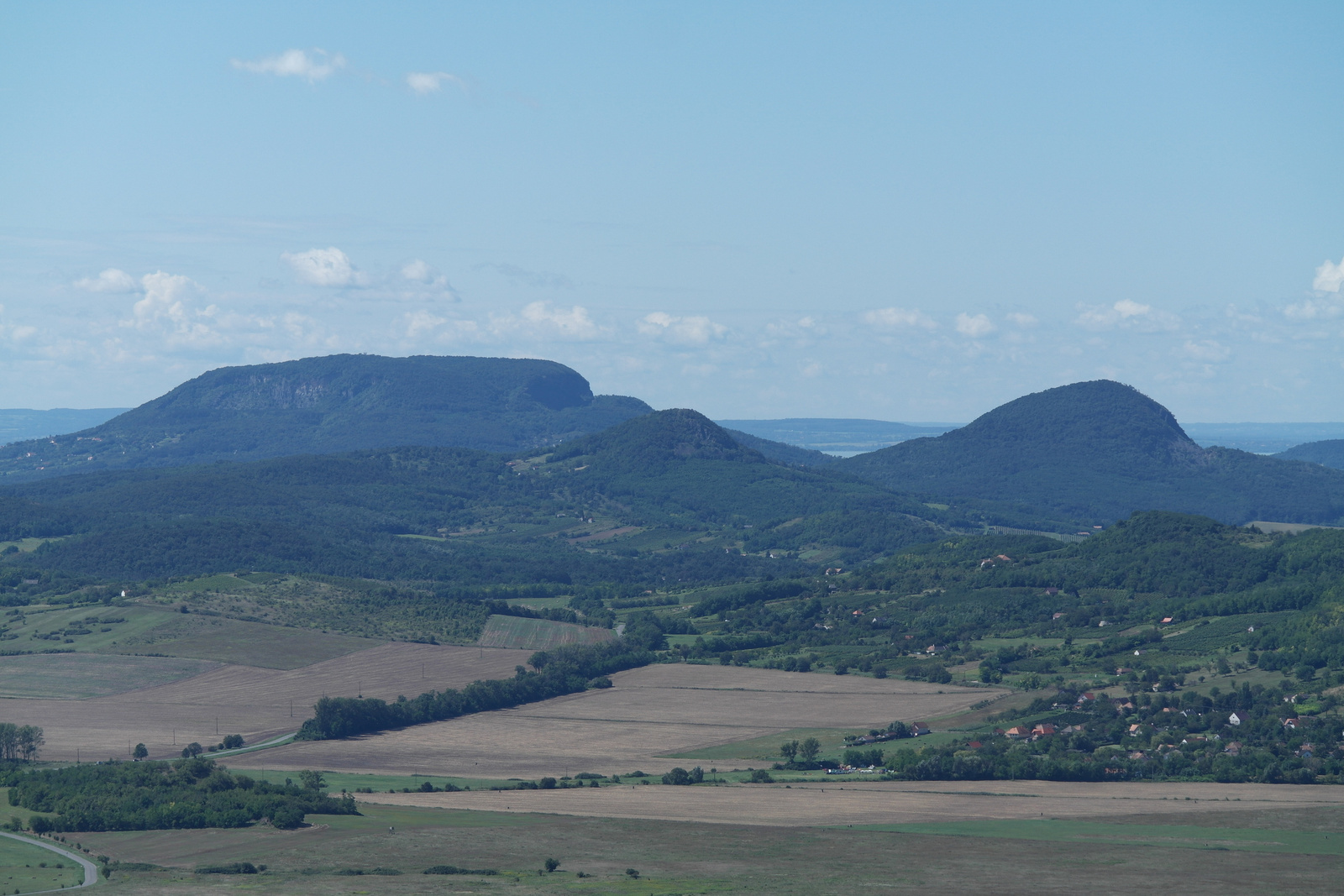 Káli medence, háttérben a Balaton