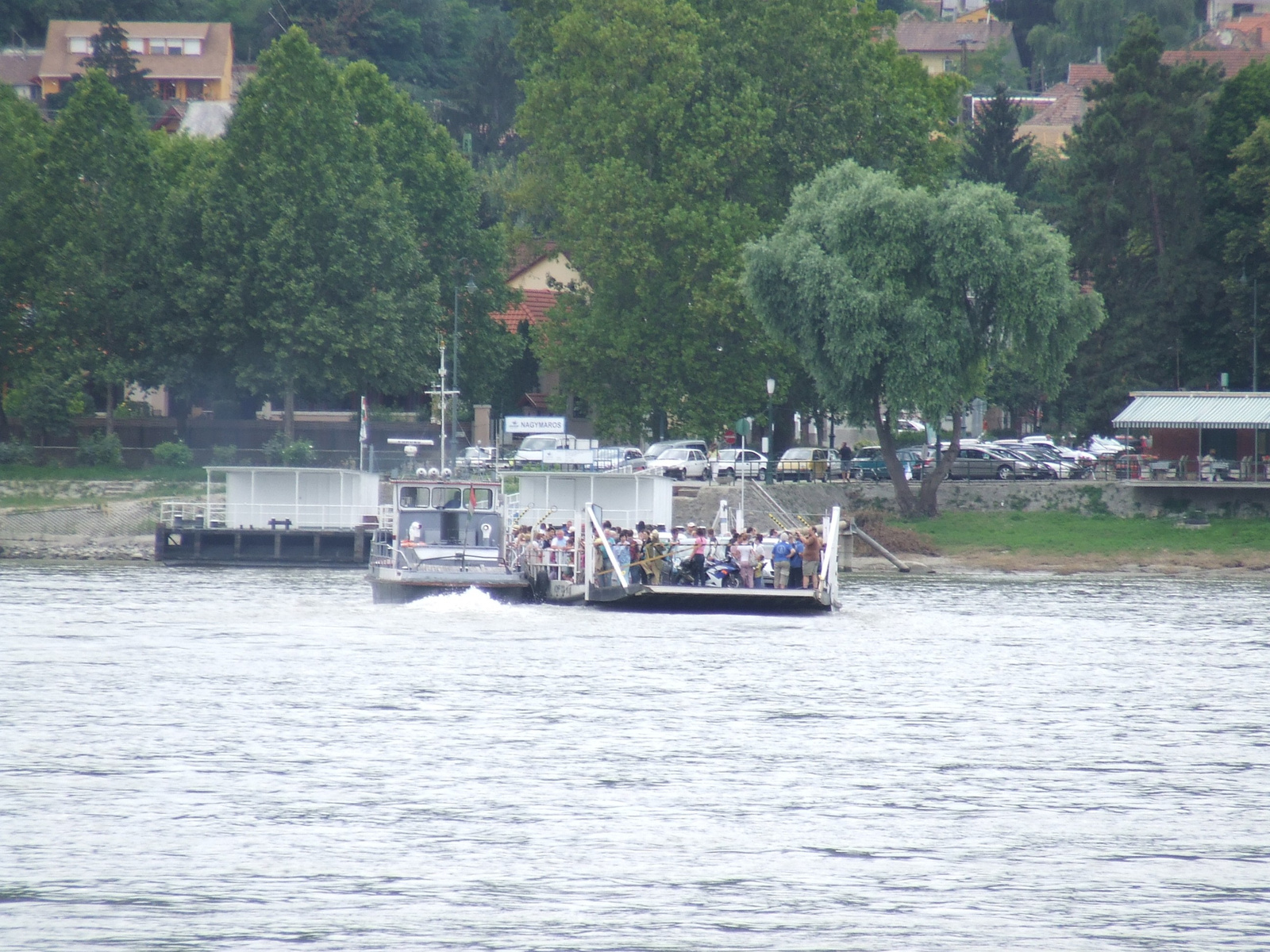 NAGYMAROSRÓL-VISEGRÁDRA JÖN A KOMP.