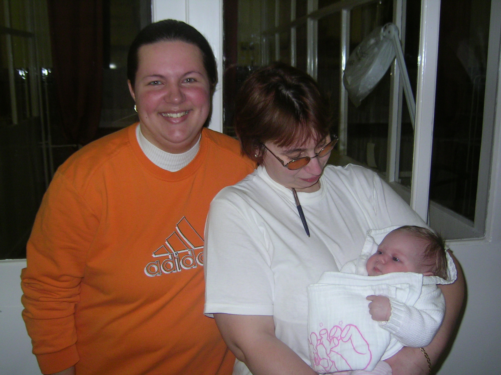 2008.01.23. (1) Lizi nővérkével - Ő mosdatott meg legelőször