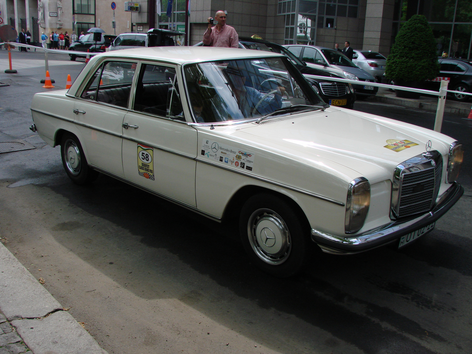 Mercedes-Benz 220