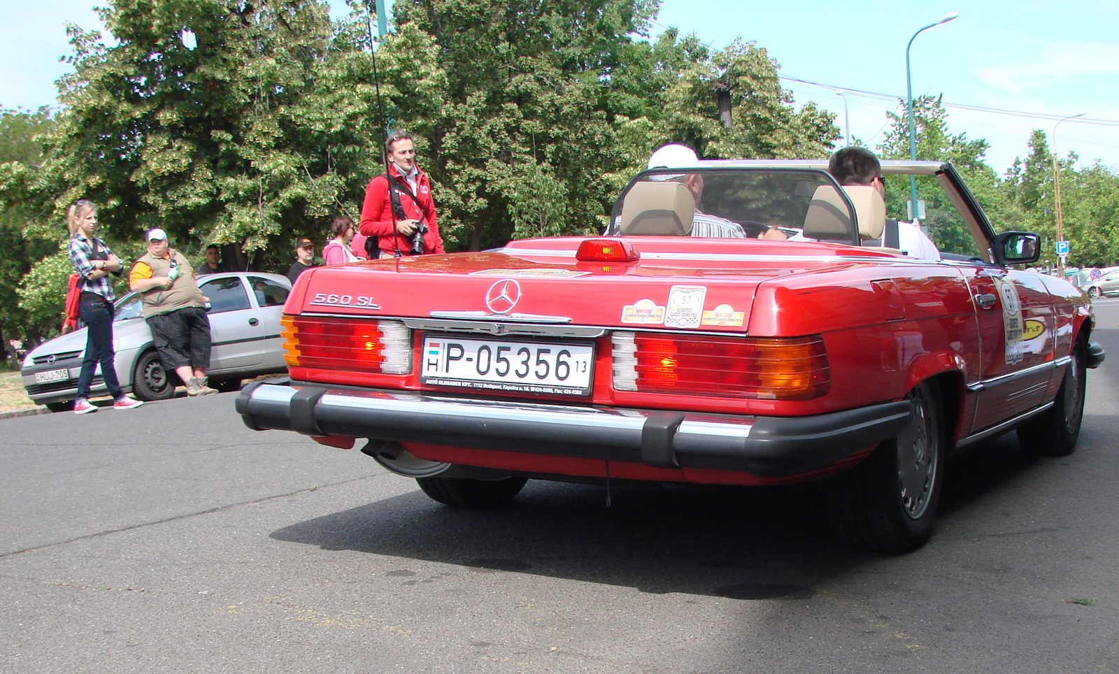 Mercedes-Benz 560 SL