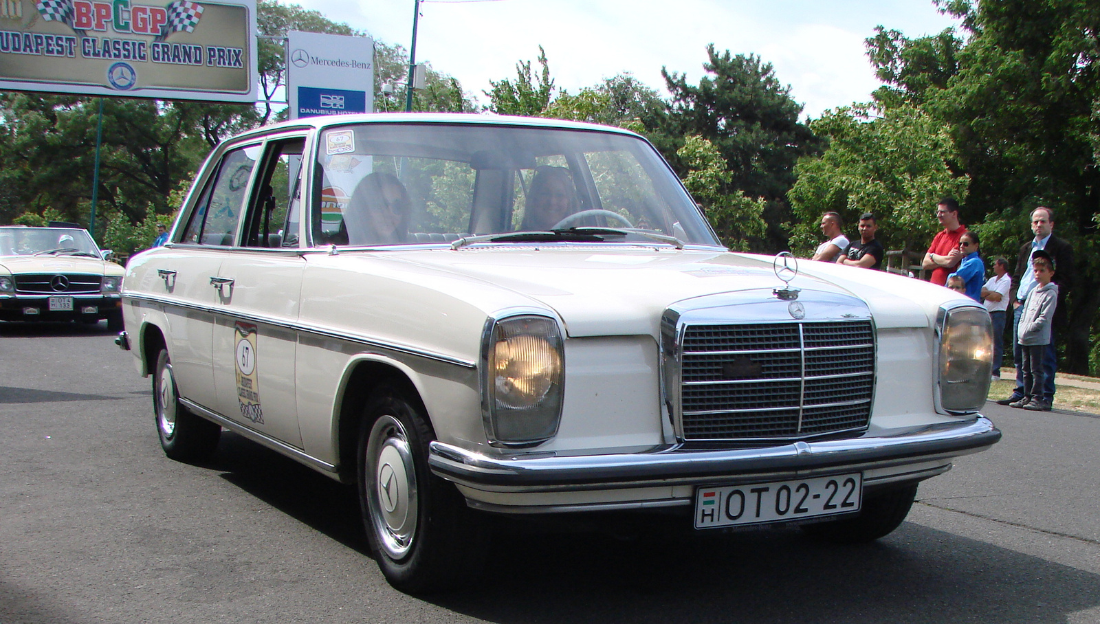 Mercedes-Benz 220