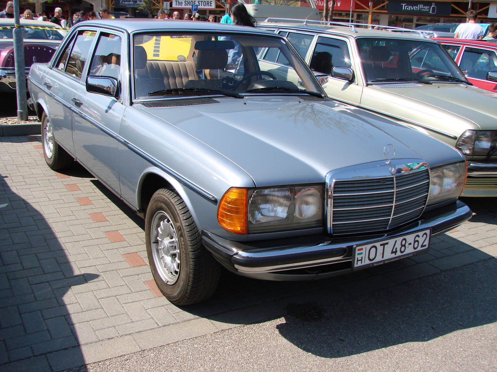 Mercedes-Benz 230