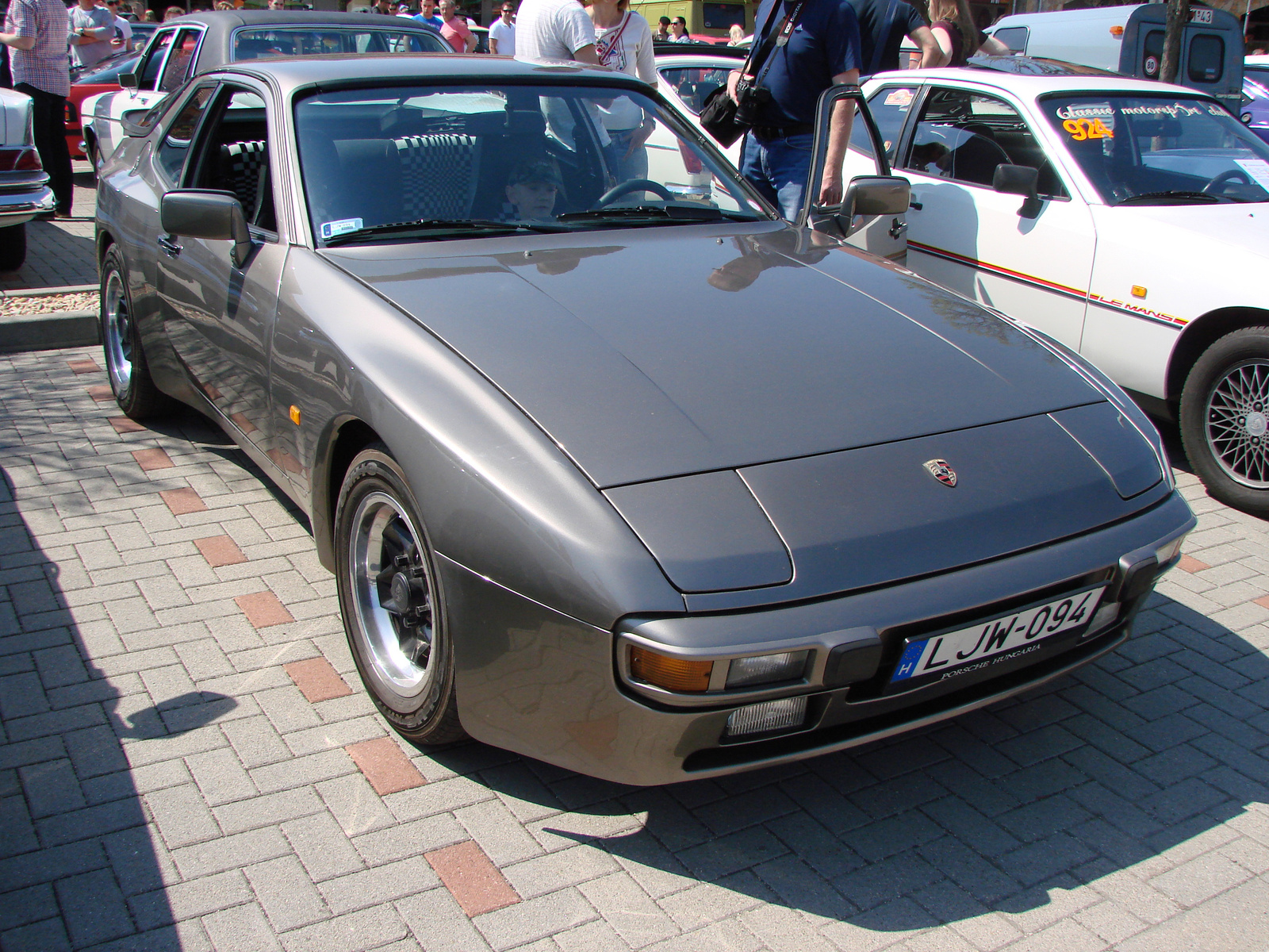 Porsche 944