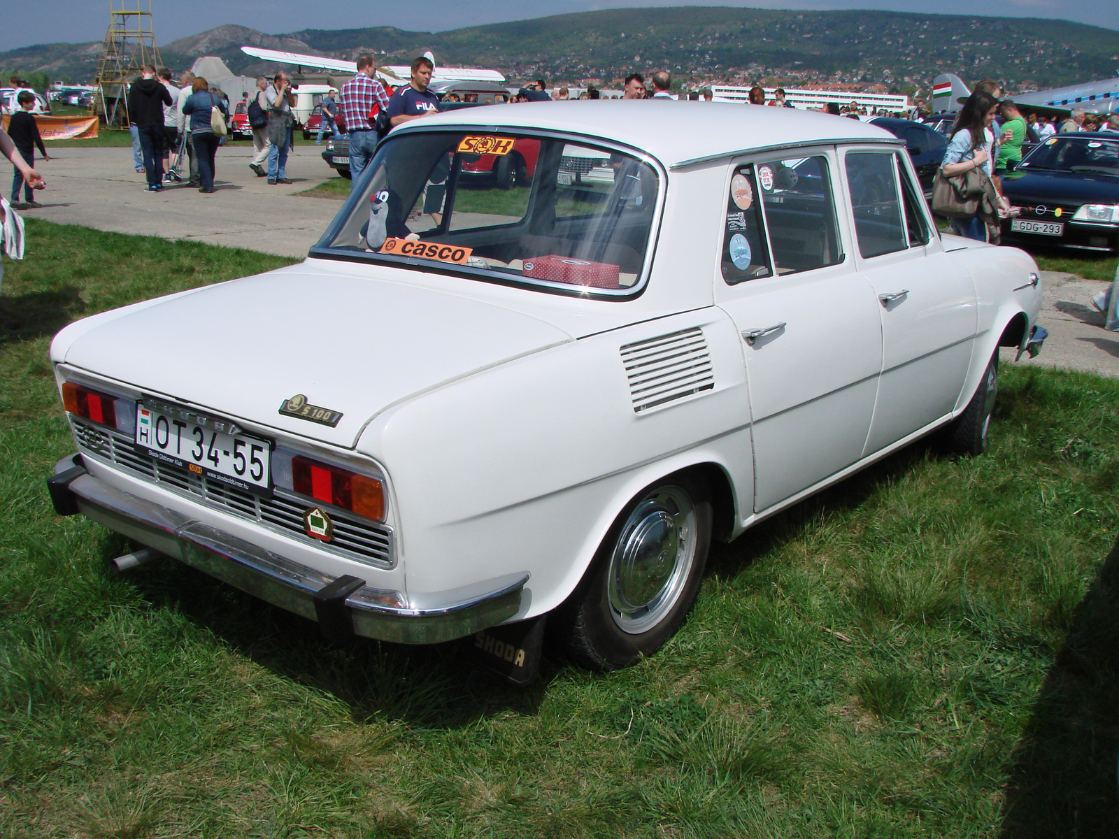 Skoda 100