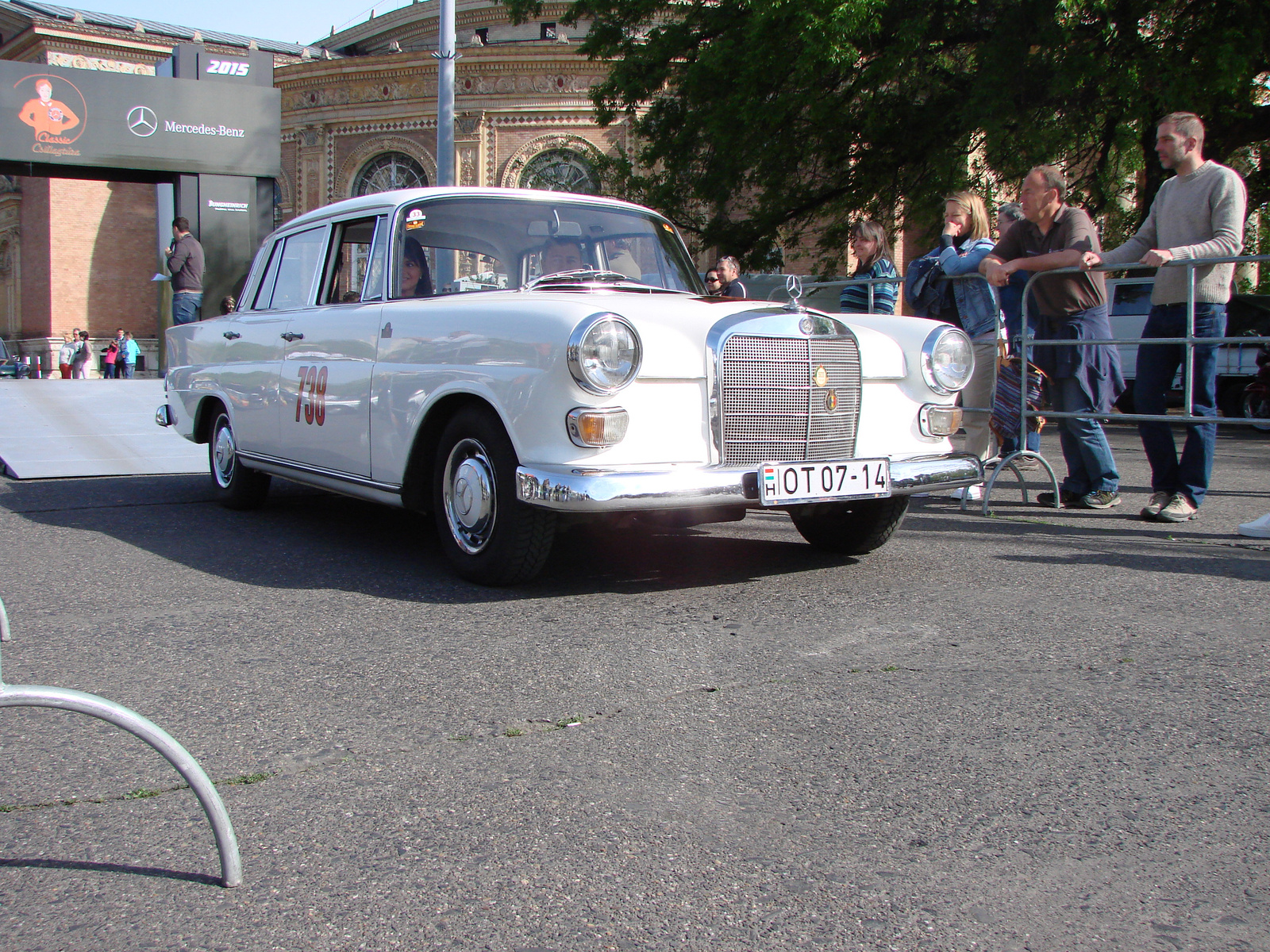 Mercedes-Benz 200