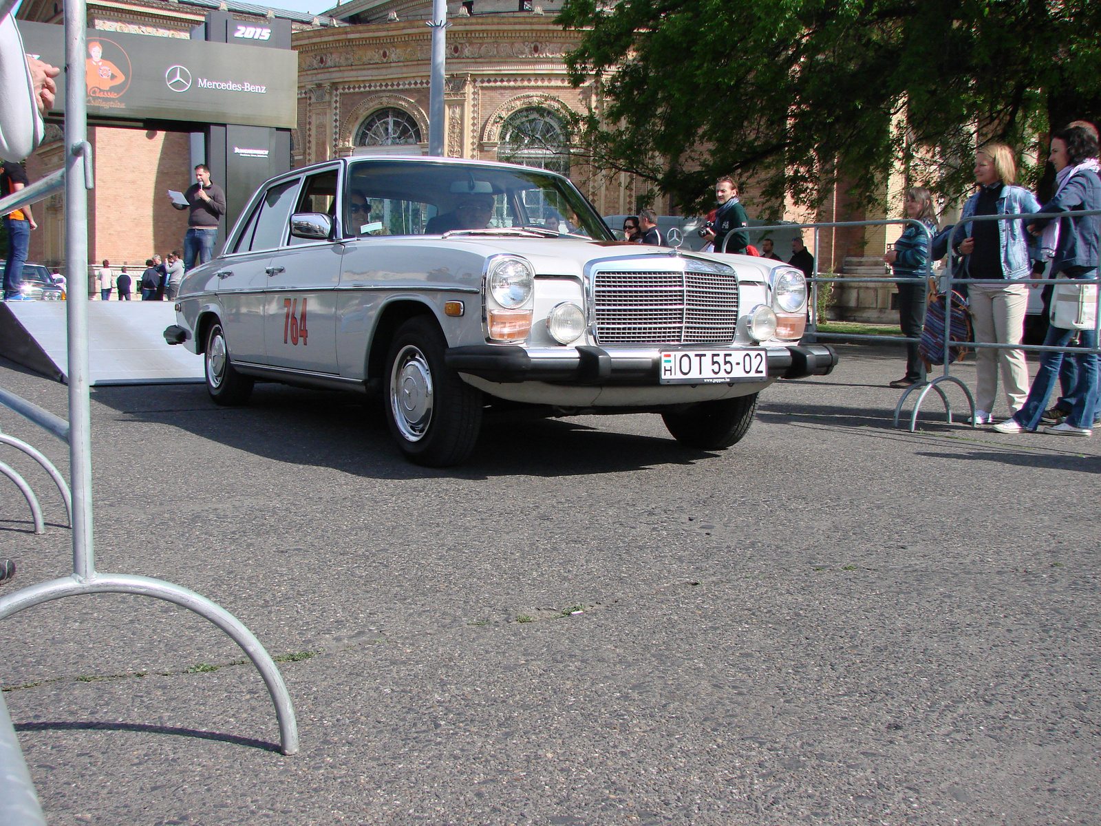 Mercedes-Benz 230