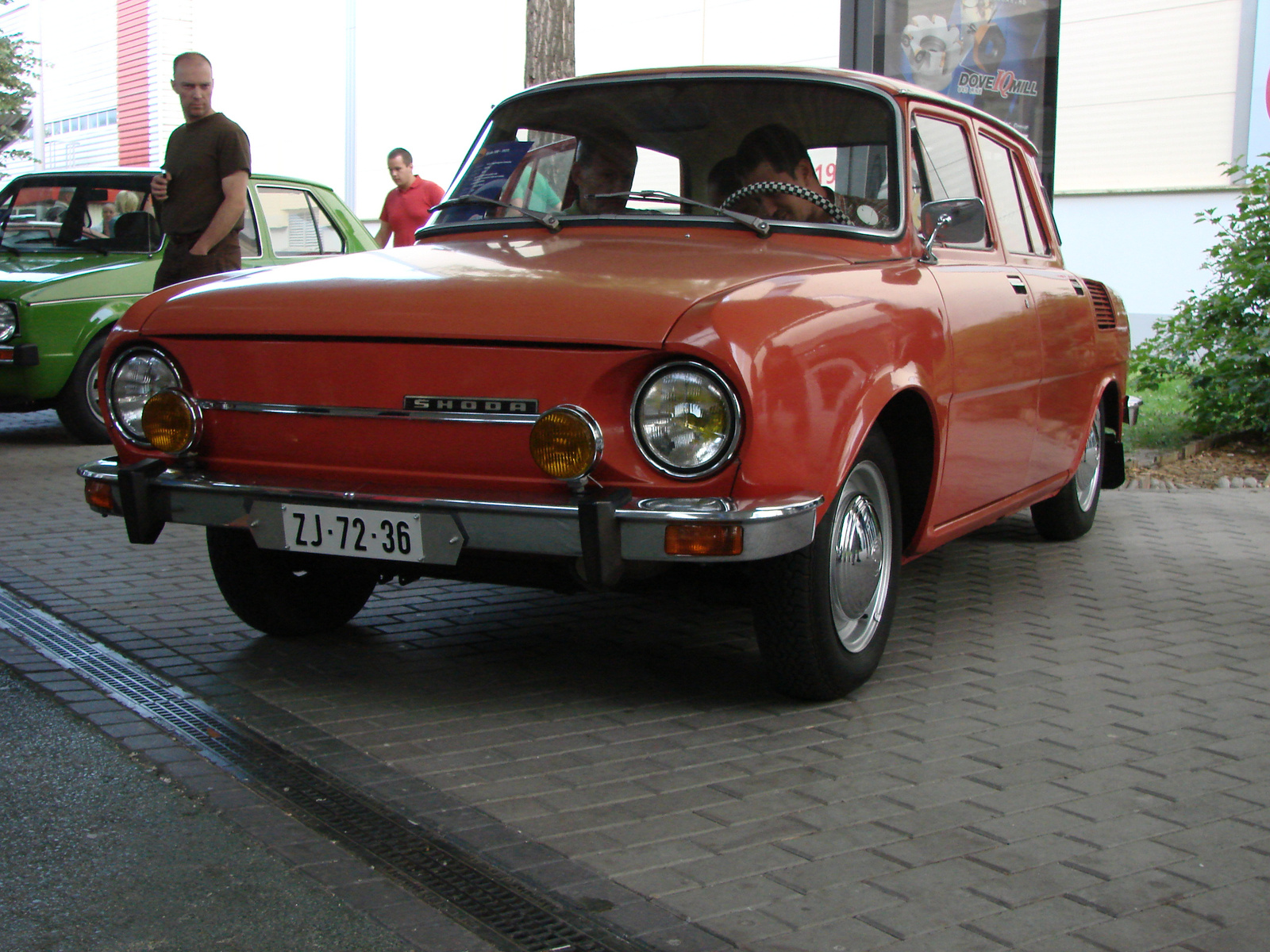 Skoda 100