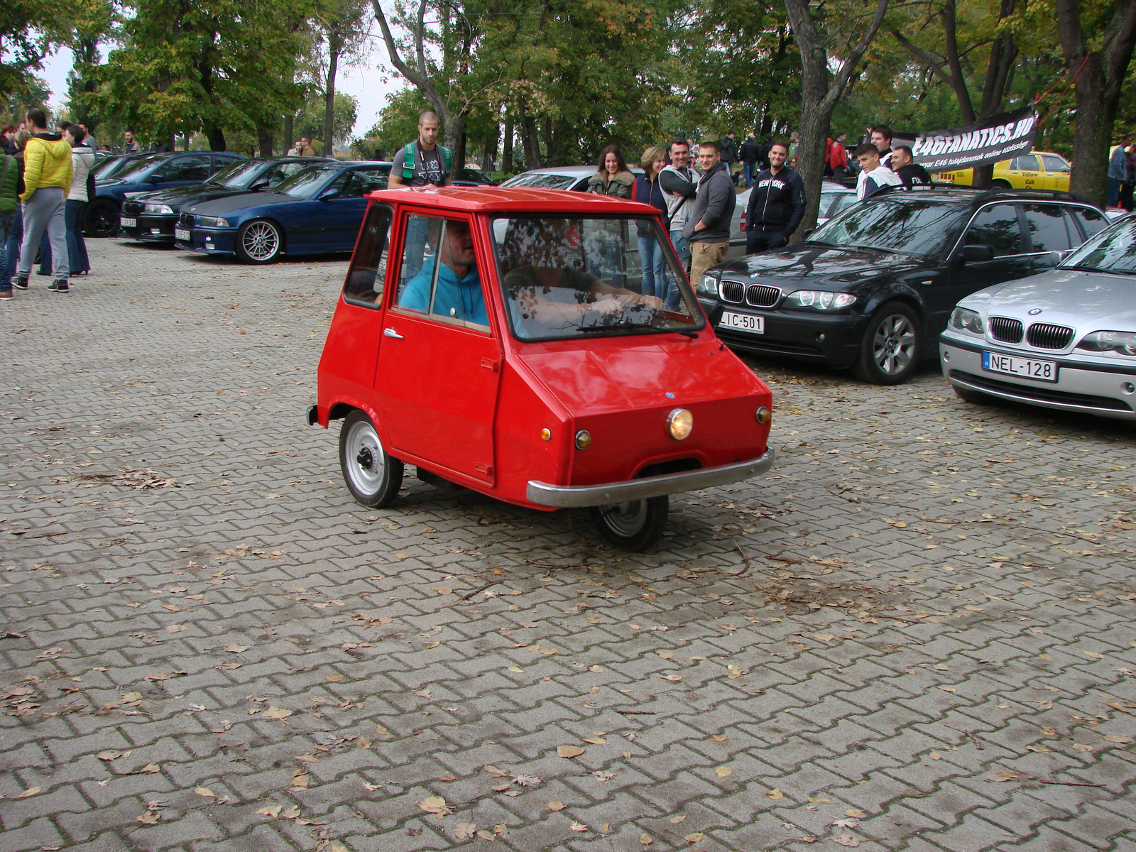 Mikró autó